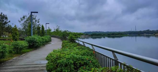 Gomti River flowing through Lucknow